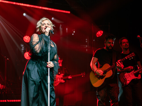 Martina Pártlová s kapelou