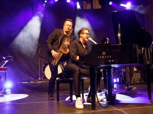 Ondřej G. Brzobohatý a saxofonista Matouš Kobylka