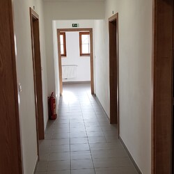 Kliknutím zvětšíte chodba