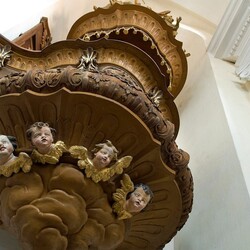 kazatelna-ve-skapulirove-kapli