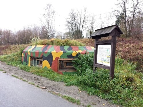 NS Totalita rozděluje