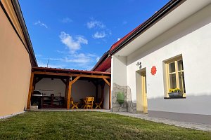 Apartmán na chalupě "Borovanské baroko" s uzavřeným dvorkem